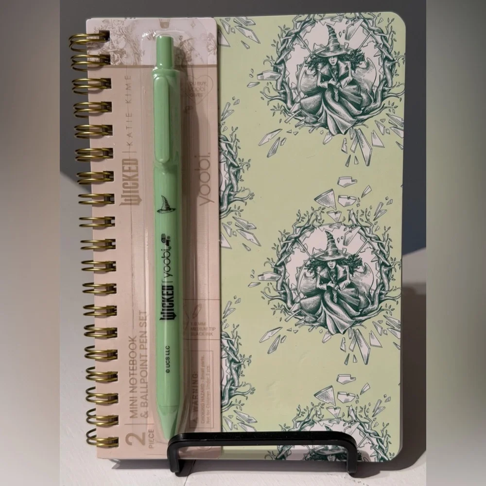 Yoobi Light Green Wicked Elphaba Notebook and Pen Set New
